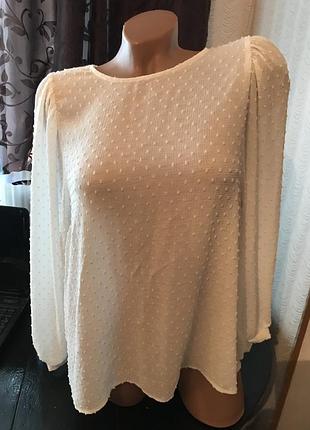 Красива шифонова блуза з пишними рукавами