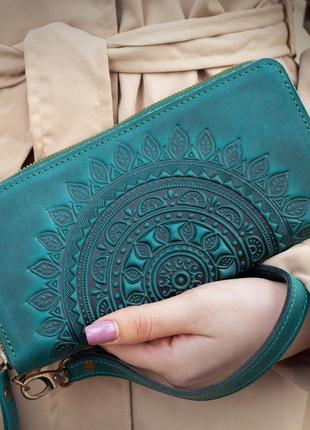 Шкіряний клатч на замочку жіночий з орнаментом тиснення "сонечко" темно-бірюзовий  | гаманець на блискавці