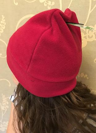 Очень красивая и стильная брендовая шапочка.