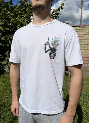 Біла футболка rick and morty bershka8 фото