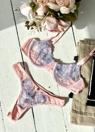 Ніжний комплект білизни з вишивкою. комплект білизни для маленьких грудей. бюст та стрінги з вишивкою. білизна з кісточками