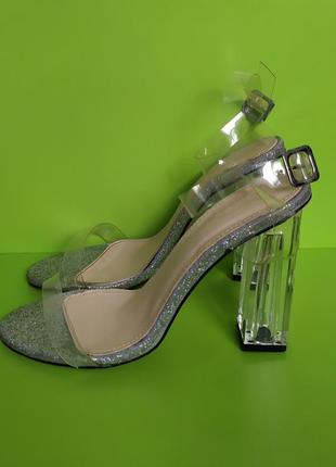 Серебристые босоножки прозрачный каблук prettylittlething, 40