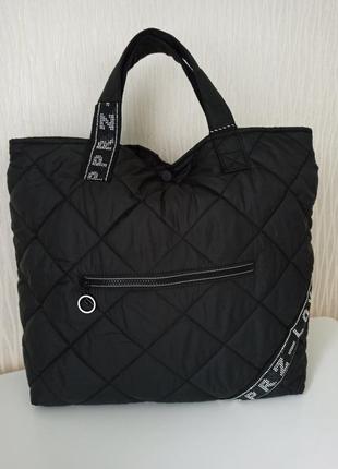 Стьобаний подовжений чорний жилет з сумкою - шопером6 фото