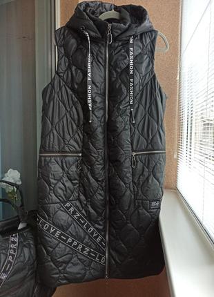 Стеганый удлиненный черный жилет весна - осень с сумкой - шоппером