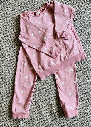 Фирменный спортивный костюм