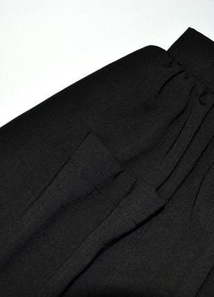 Стильная черная юбка миди с пуговицами ниже колен5 фото