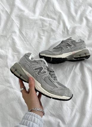 Женские кроссовки new balance 2002r