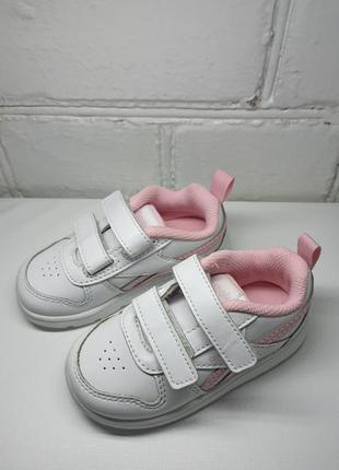 Кросівки на дівчинку