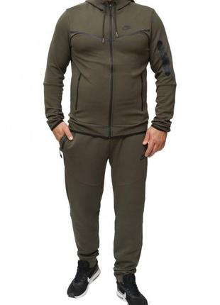 Спортивний костюм nike.