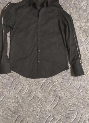 Рубашка блузка  черная с открытыми плечамии лампасами2 фото