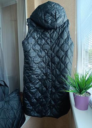 Стеганый удлиненный черный жилет весга осень с сумкой - шоппером4 фото