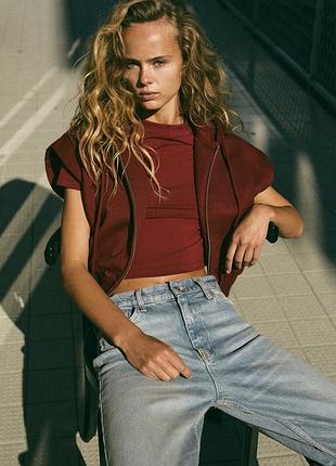 Красный плюшевый жилет zara new