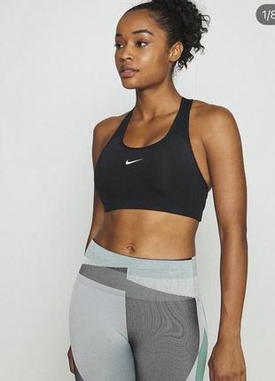 Спортивный топ в черном цвете от nike оригинал2 фото