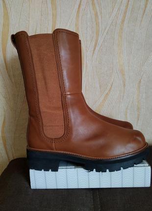 Кожаные женские сапоги челси clarks