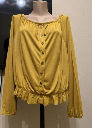 Блуза на плече из вискозы горчичного цвета 2