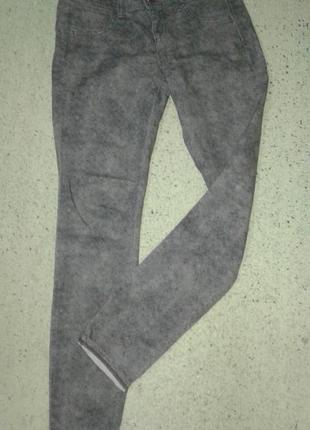 Стильні джинси з оригінальним принтом benetton jeans, размкр 26/w.2 фото