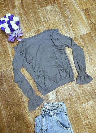 Пуловер с рюшами