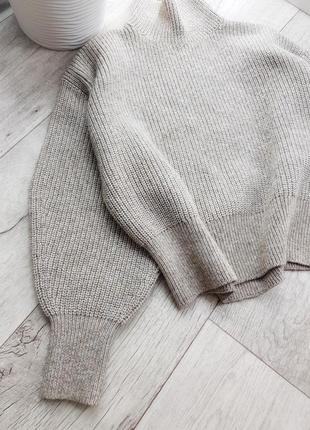 Актуальный бежевый объемный укороченный свитер с горлом оверсайз с шерстью, шерсть, h&amp;m.6 фото