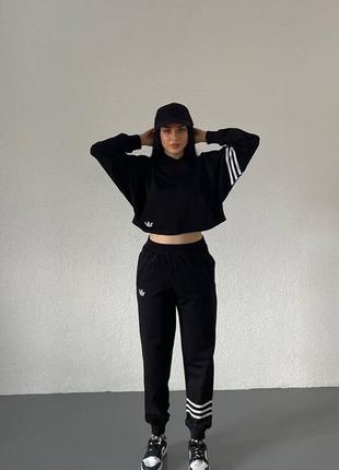 Женский спортивный костюм
