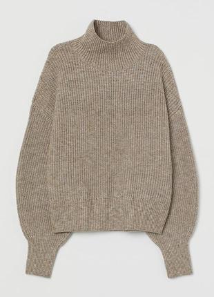 Актуальный бежевый объемный укороченный свитер с горлом оверсайз с шерстью, шерсть, h&amp;m.2 фото