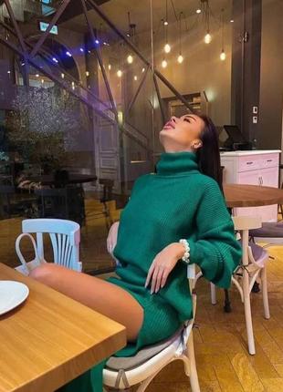 Костюм жіночий однонтонний оверсайз светр з коміром спідниця міді на високій посадці з розрізом по нозі якісний стильний зелений бежевий2 фото