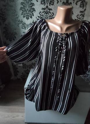 Блузка с шнуровкой3 фото