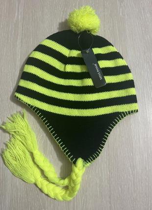 Шапка в наличии.