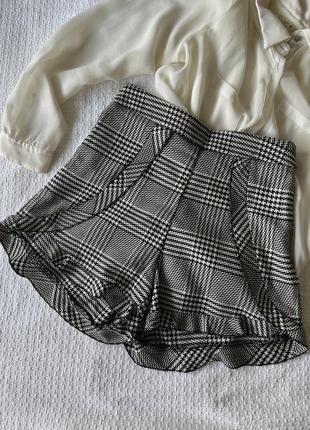 Теплые шорты в клетку