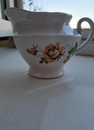 Чудесный винтажный фарфоровый соусник