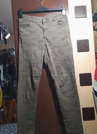 Стрейтчивые джинсы скинни. камуфляж