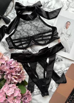 Эротический комплект нижнего белья с трусикамиз открытым доступом