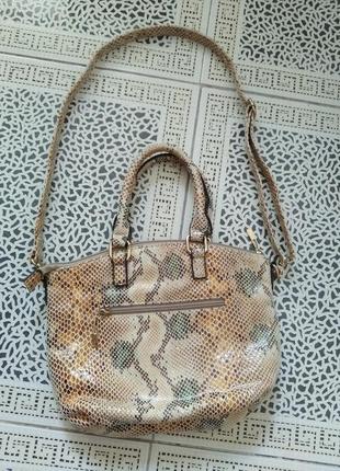 Женская красивая сумочка с принтом питона8 фото