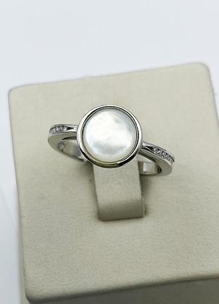Каблучка срібна з перламутром 17 3,3 г