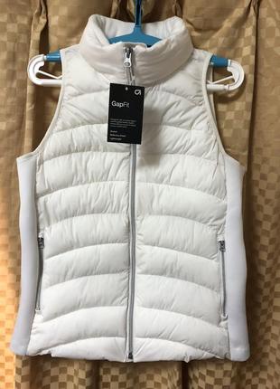 Gap  белый тёплый жилет gapfit с капюшоном ! новый !