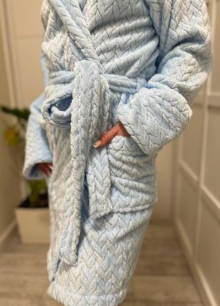 Небесний стильний жіночий велюровий халат " однотонна косичка "  зі зручним капюшоном і двома глибокими кишенями