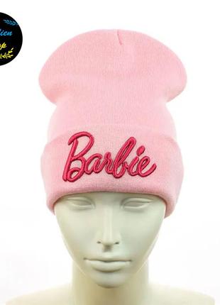 ● молодежная однотонная шапка бини с вышивкой - барби / barbie - светло-розовый ●