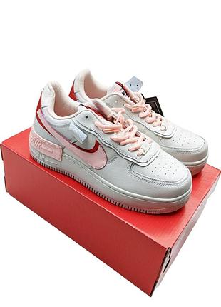 Женские кроссовки nike air force 1 shadow бежевые с розовым