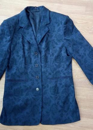Стильный, удлиненный пиджак темно-синего цвета, с цветочным тиснением.  размер укр.502 фото
