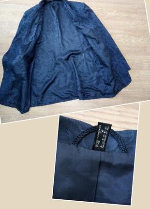 Стильный, удлиненный пиджак темно-синего цвета, с цветочным тиснением.  размер укр.507 фото