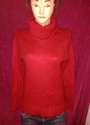 Вовняний теплий светр джампер гольф кофта під горло червоного кольору.