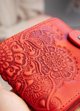 Женский кожаный кошелек красный с тиснением цветочный сад2 фото