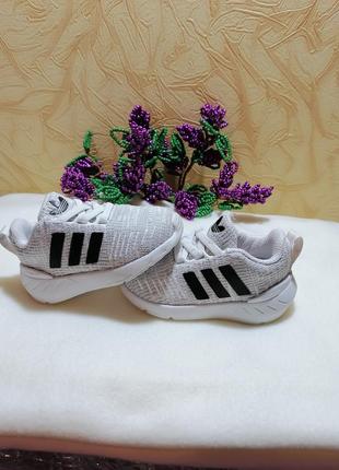 Кросівки, оригінал adidas 20 розмір7 фото