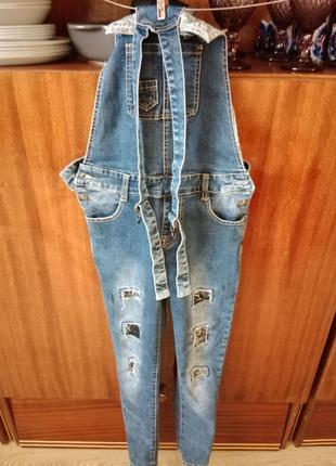 Джинсы с подтяжками