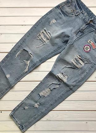 Стильные джинсы бойфренд с патчами размер м