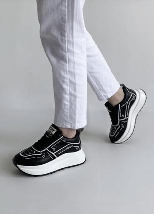 Кросівки чорно-білі на платформі