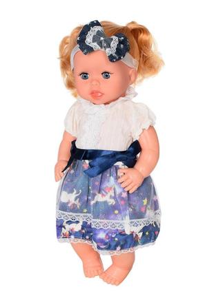 Дитяча лялька яринка bambi українською синє з білим платтям1 фото
