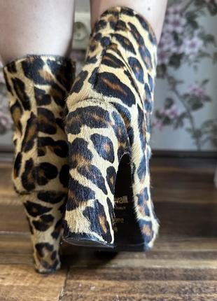 Just cavalli ботильоны на каблуке из меха пони/ ботинки на каблуке в леопардовый принт