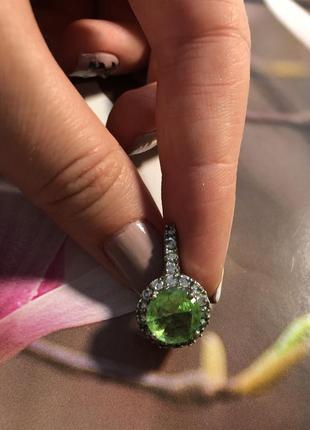 Шикарные нежные серьги с зеленым камнем ⭐️