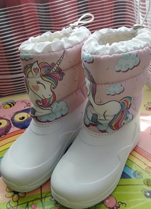 Новые сапожки для девочки (дутики).