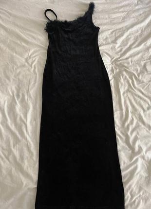 Роскошное бархатное платье с перышком и одним плешком от французского бренда, винтаж. есть разрез на ножке черная перышка2 фото